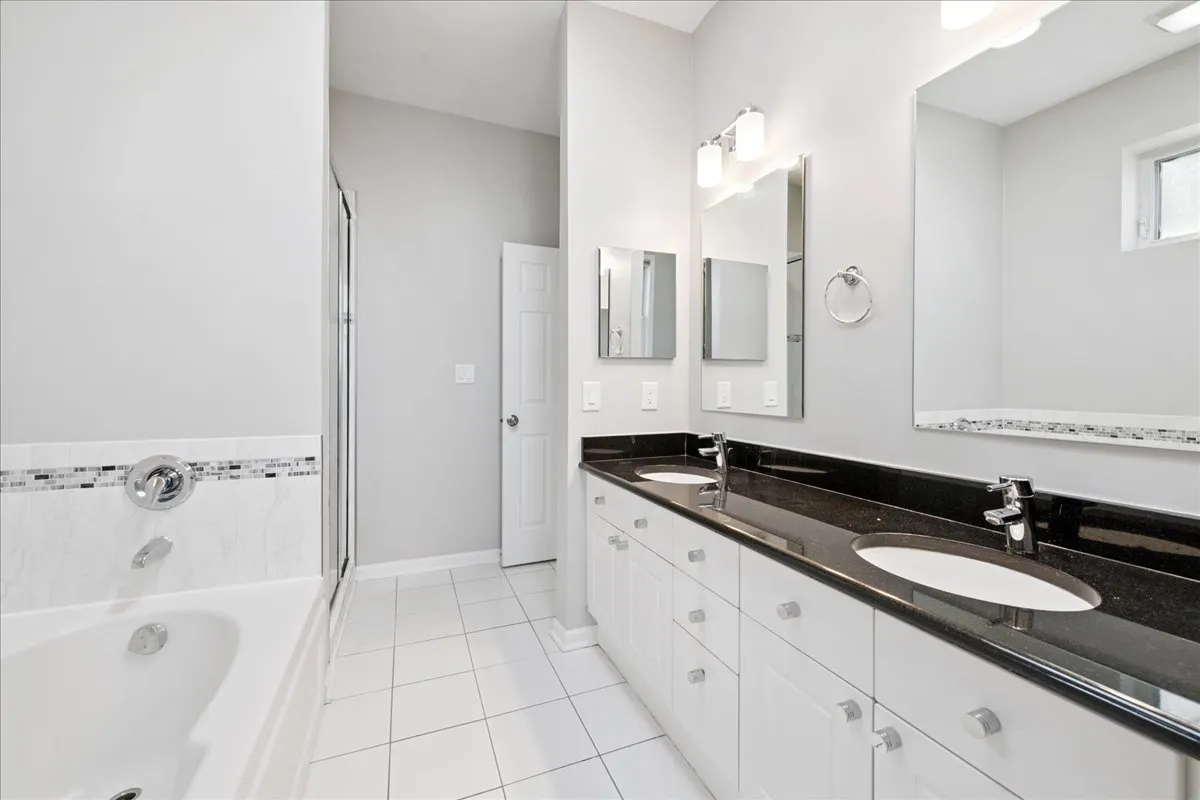 1326 W Belmont Avenue 3E IL