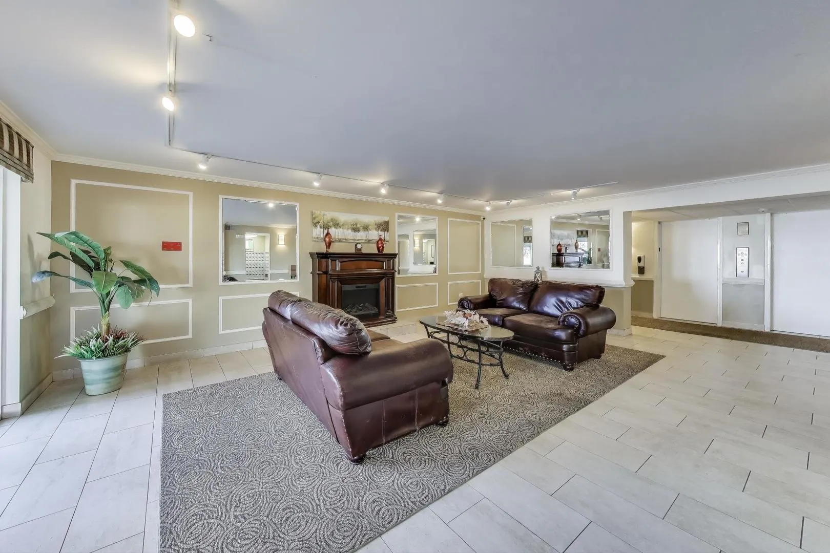 841 N York Street 332 IL