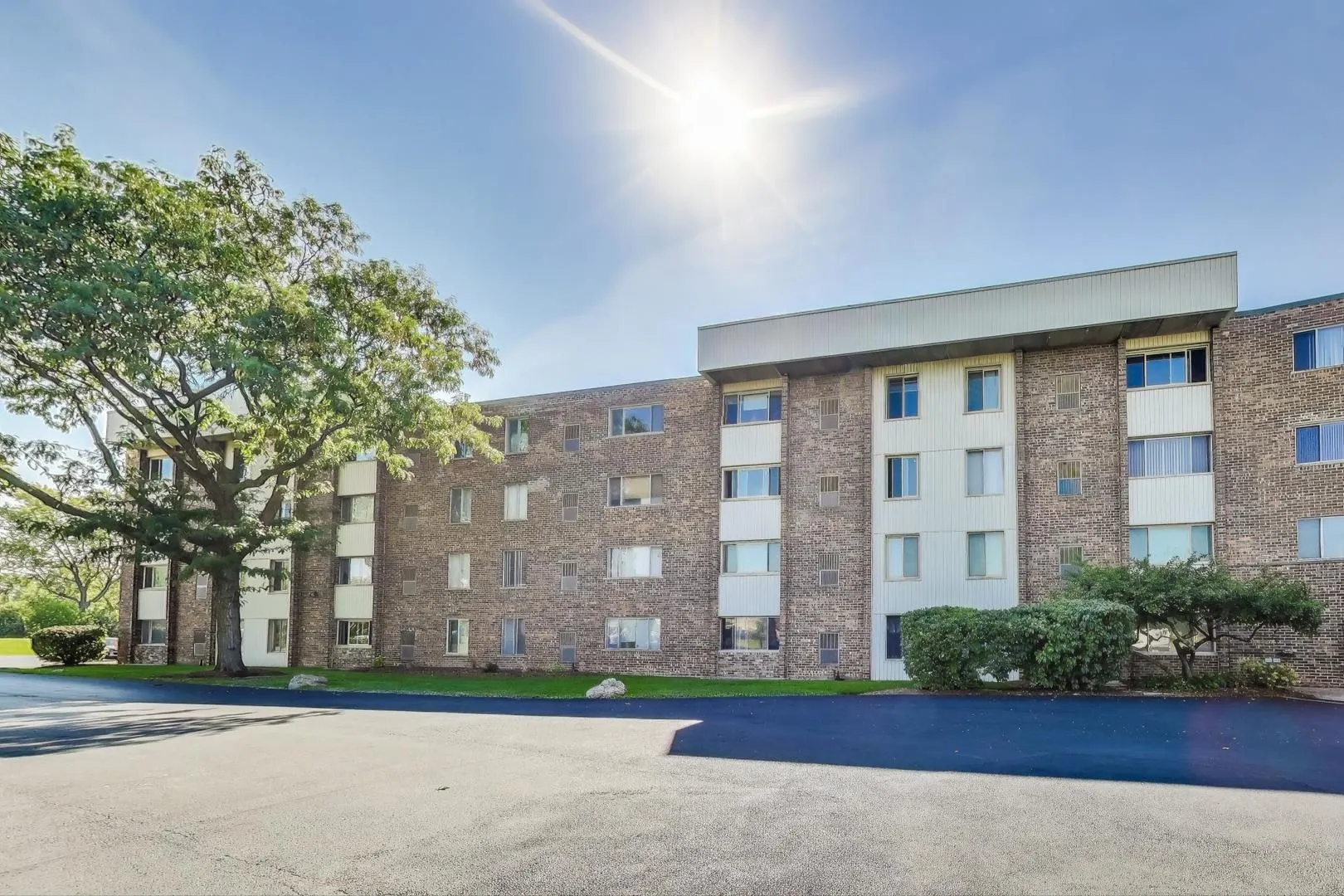 841 N York Street 332 IL