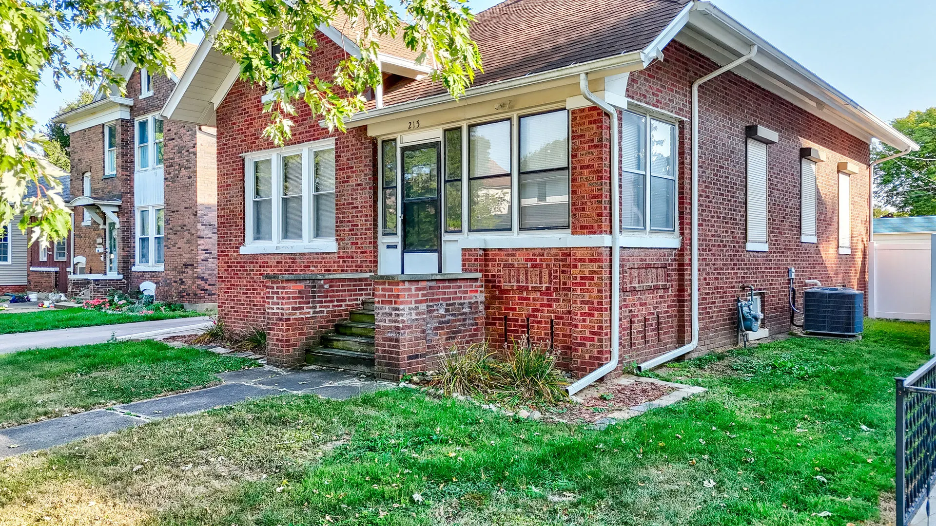 215 W Washington Street IL