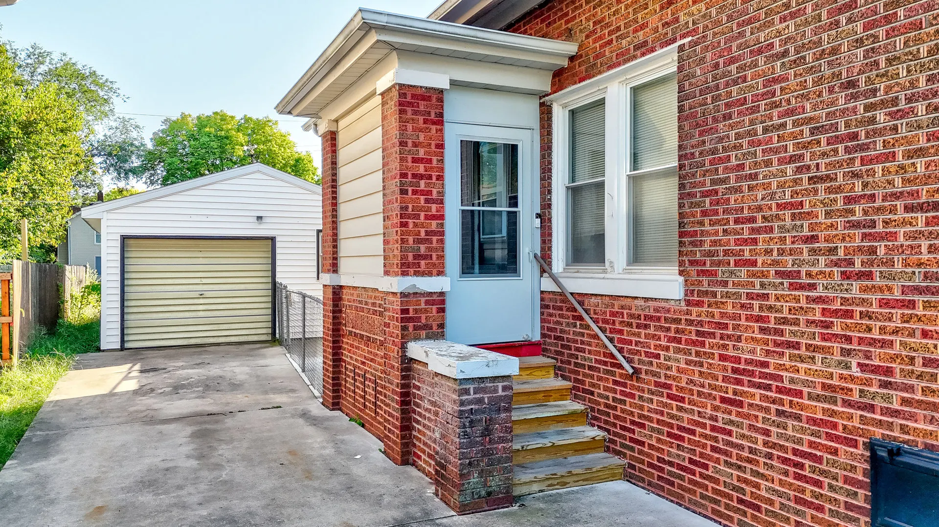 215 W Washington Street IL