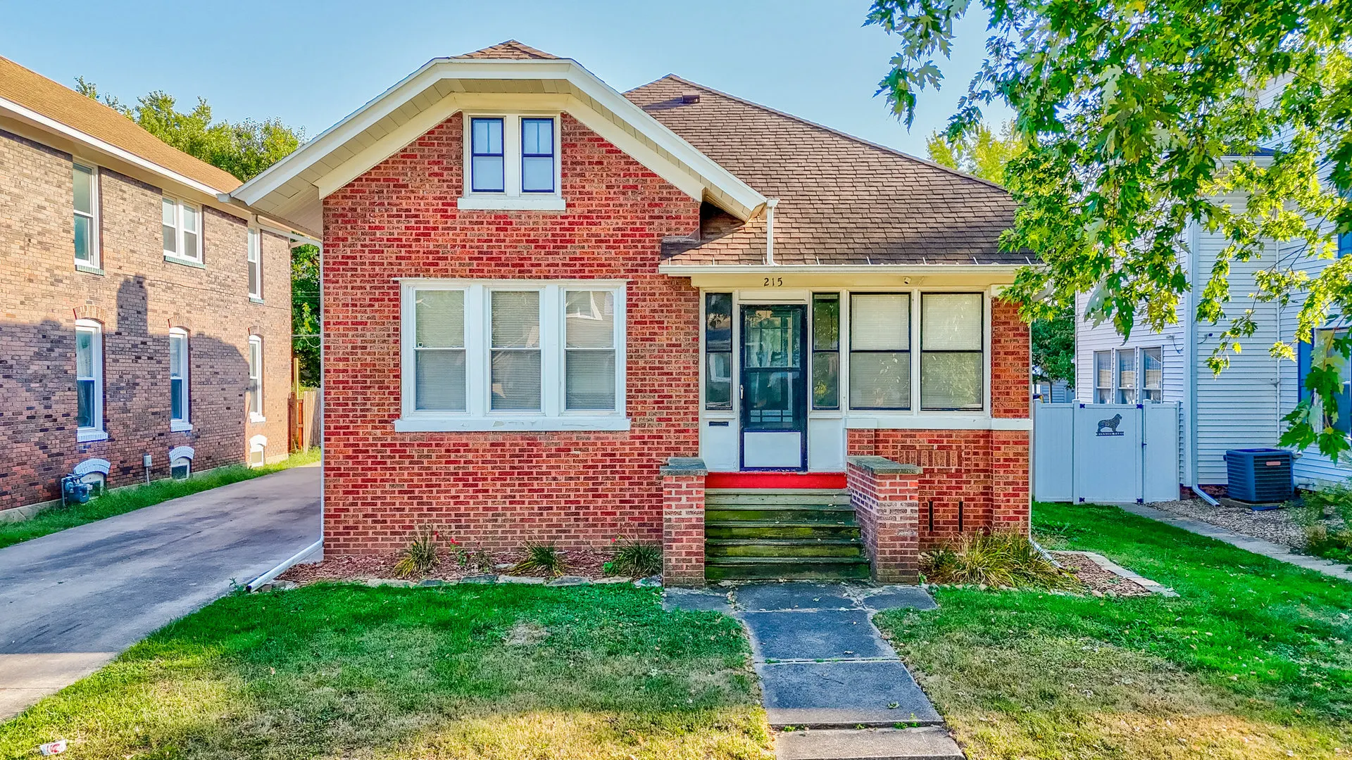 215 W Washington Street IL