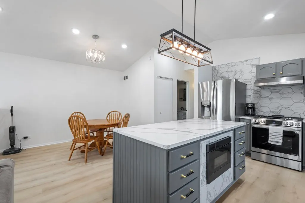 687 Serendipity Drive IL