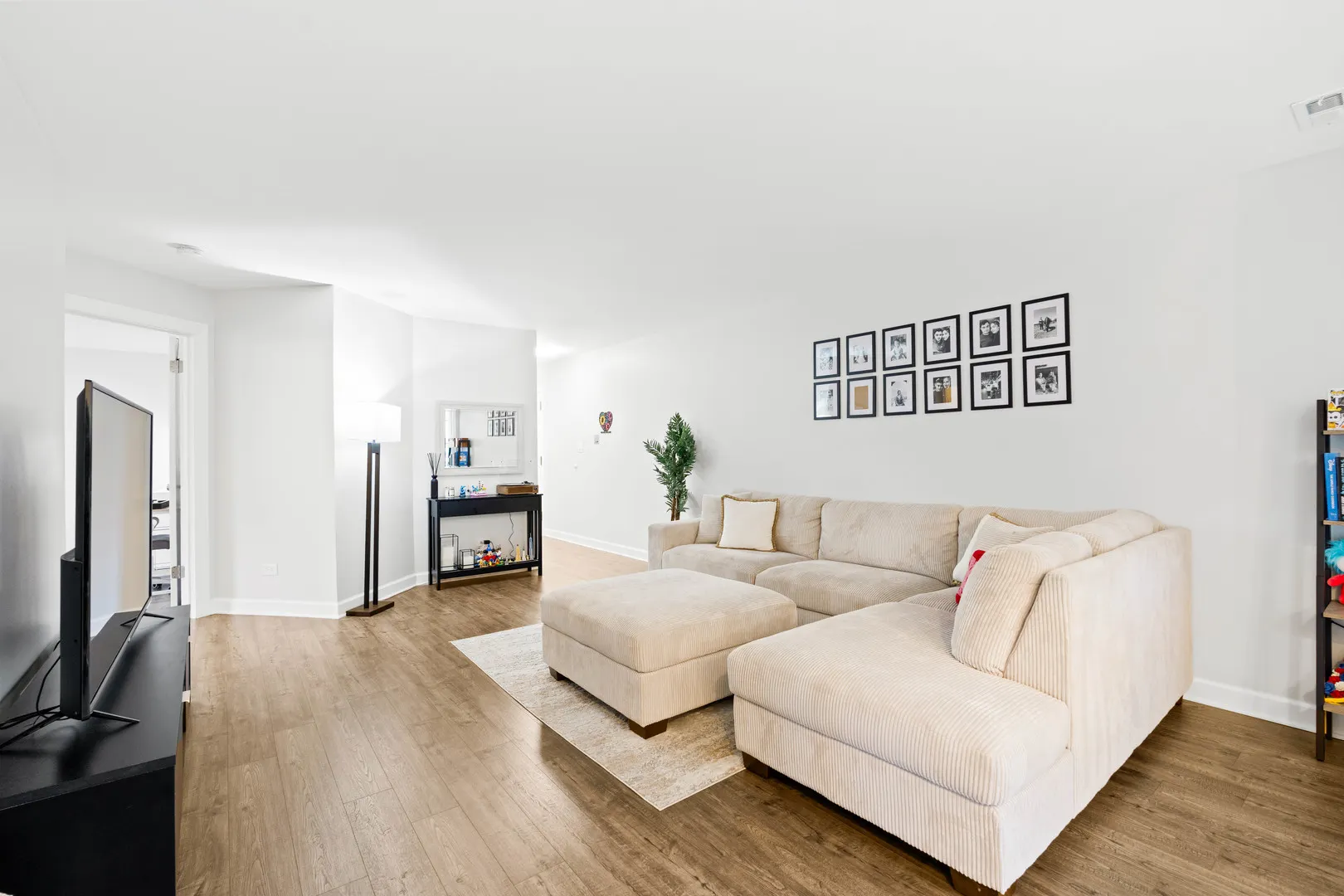 130 Crest Wood Court 1 IL