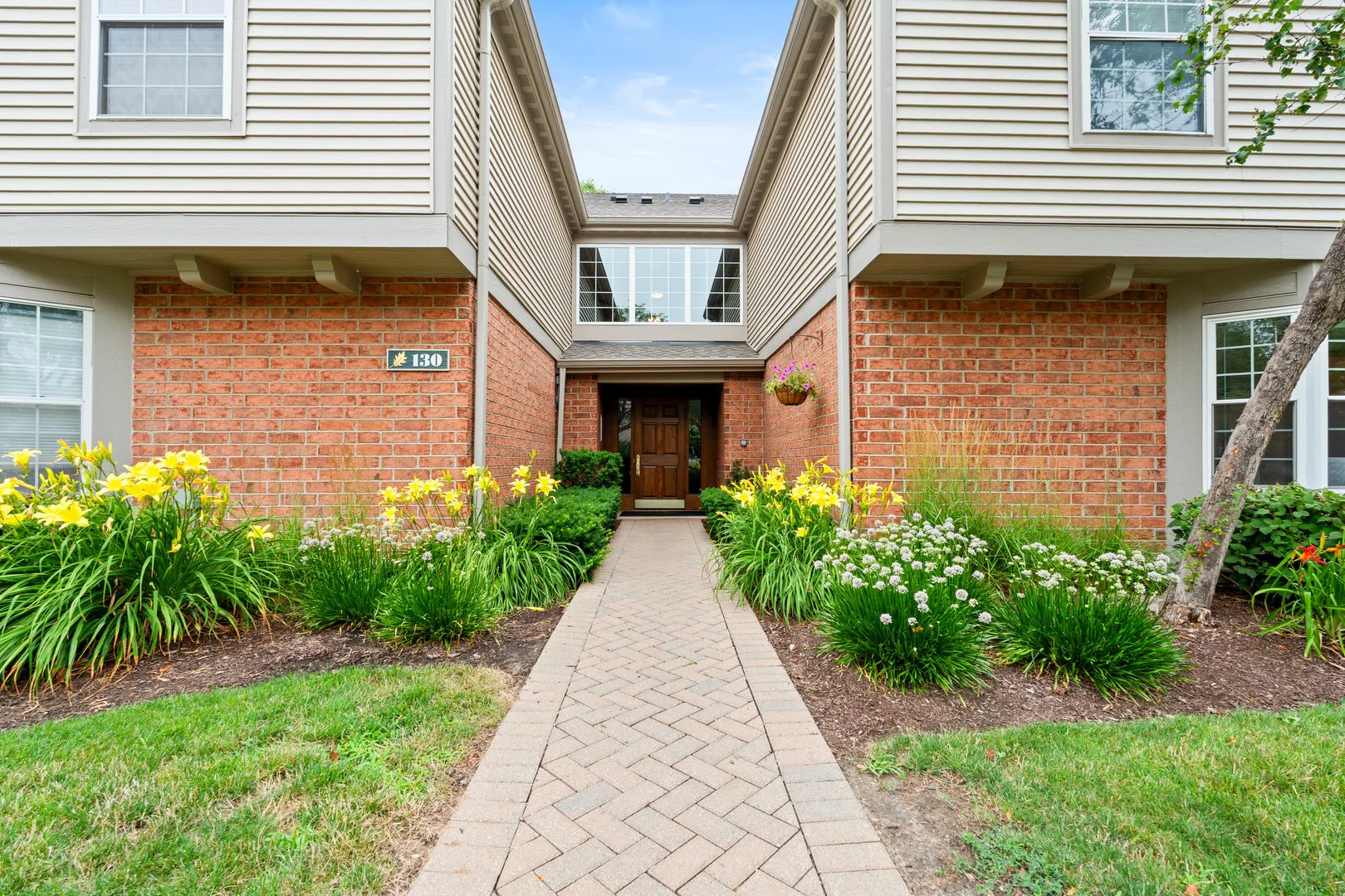 130 Crest Wood Court 1 IL