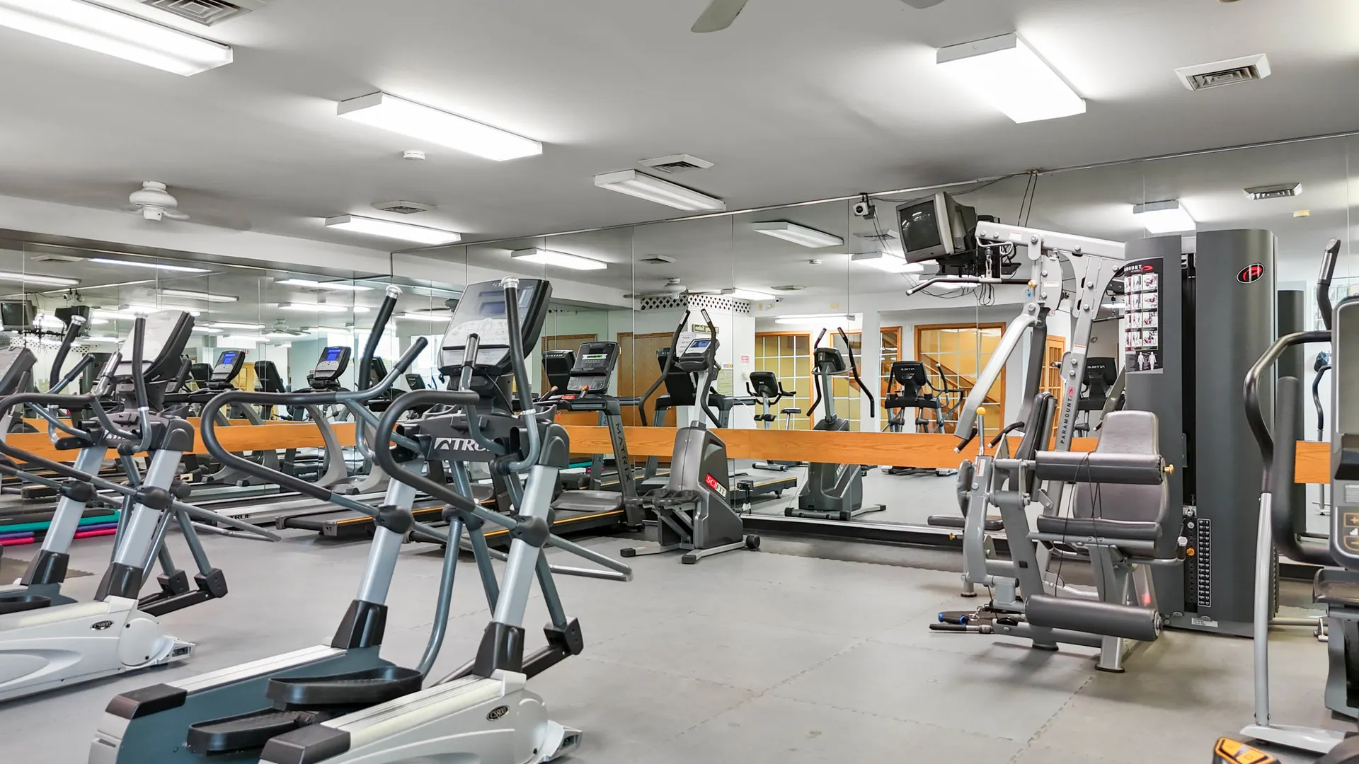 130 Crest Wood Court 1 IL