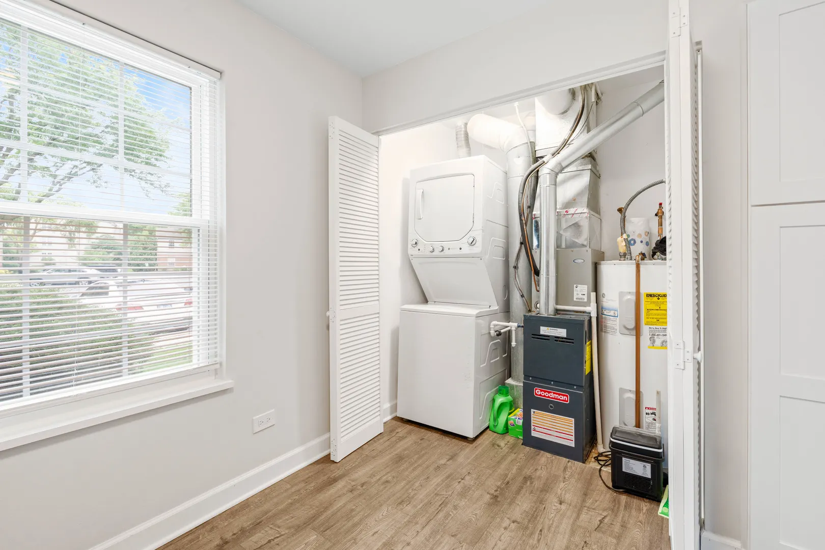 130 Crest Wood Court 1 IL