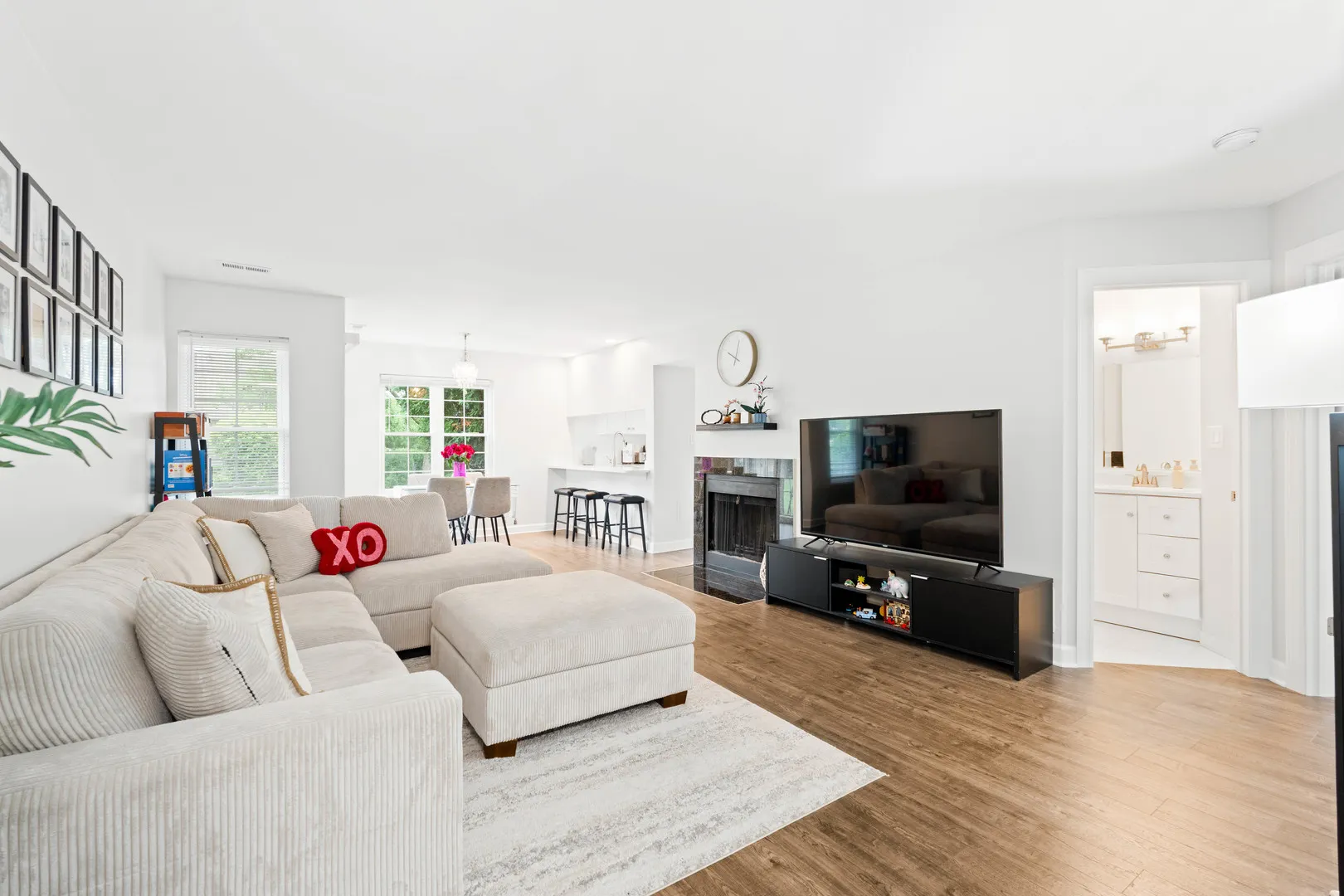 130 Crest Wood Court 1 IL