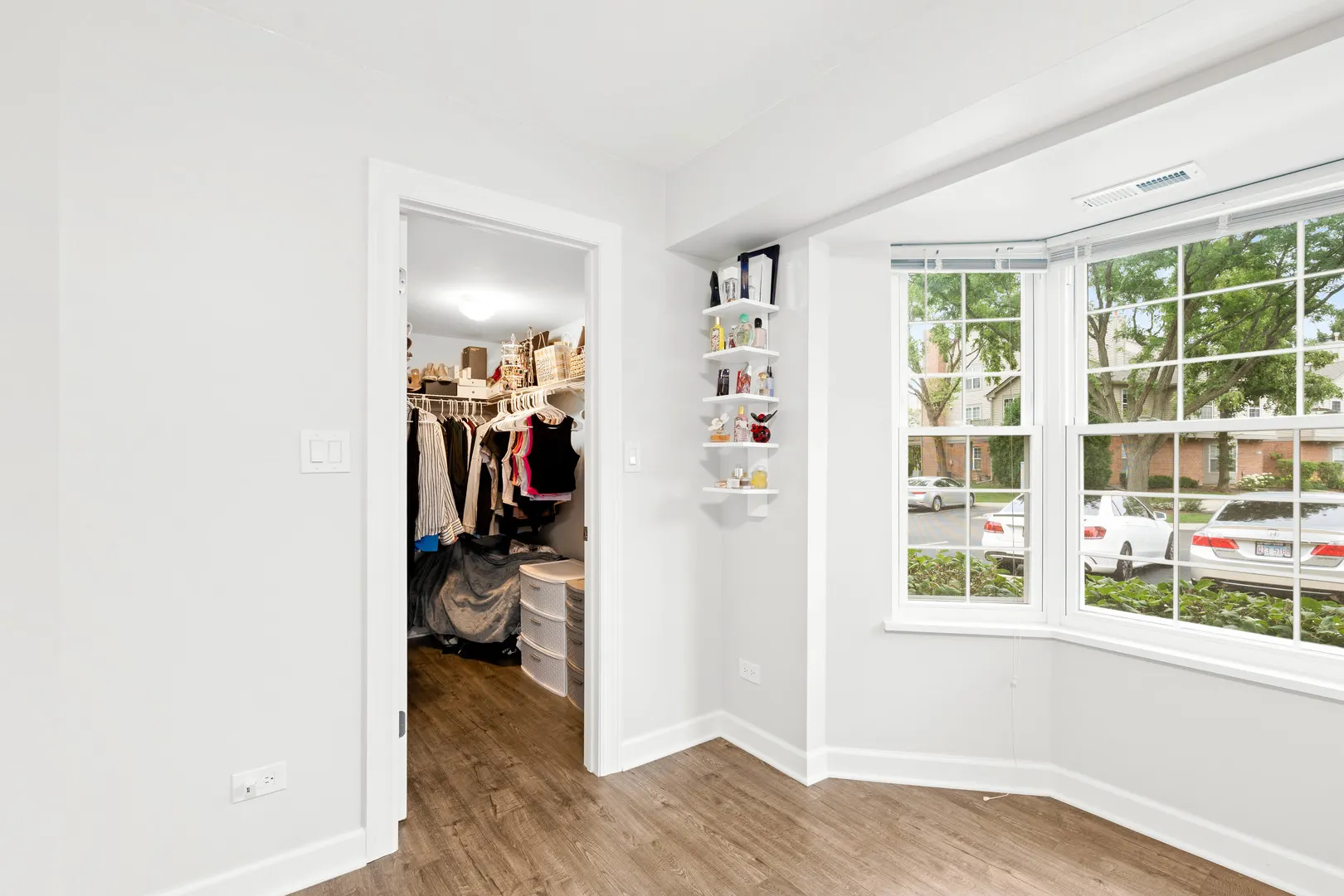 130 Crest Wood Court 1 IL