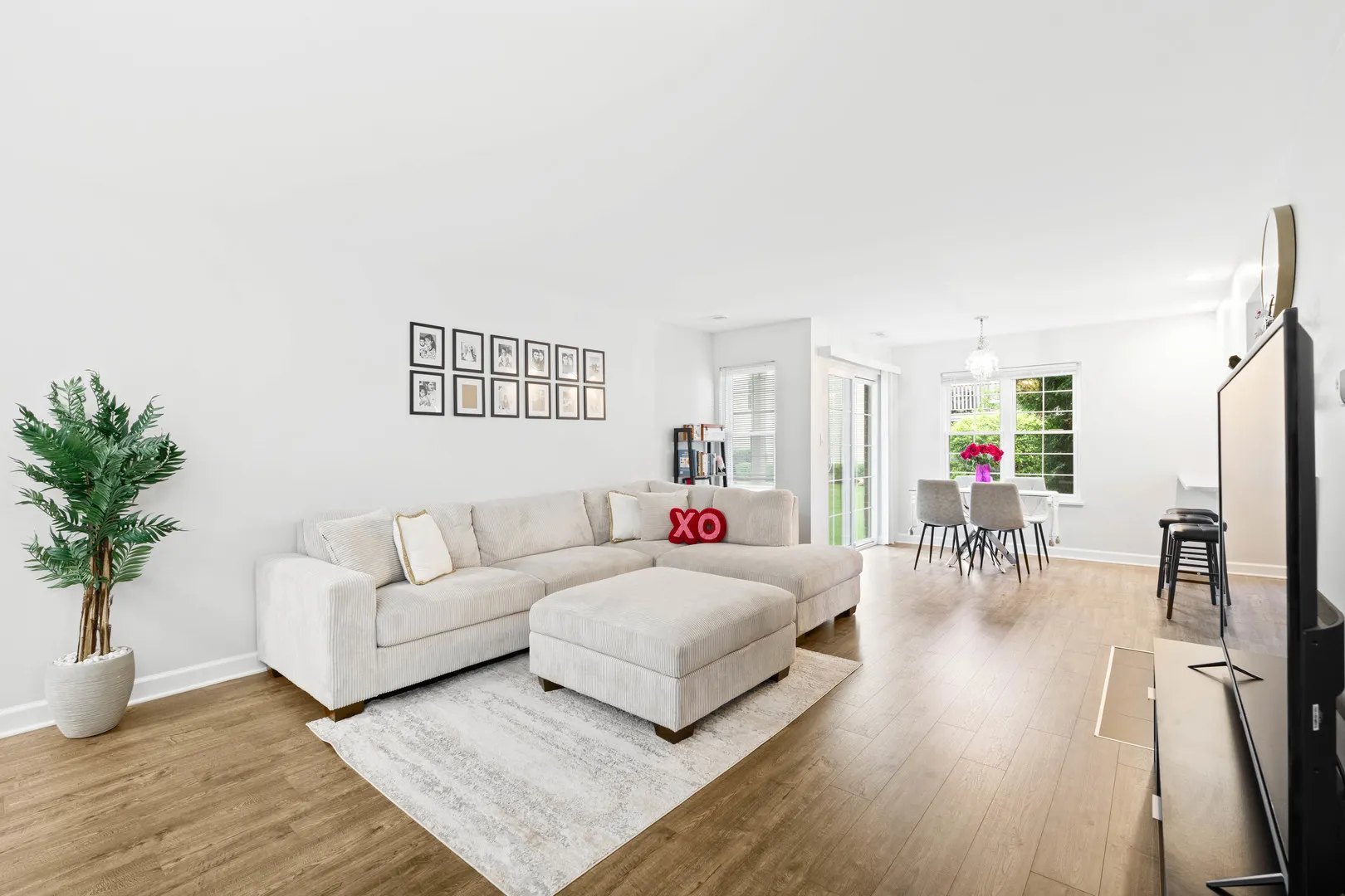 130 Crest Wood Court 1 IL
