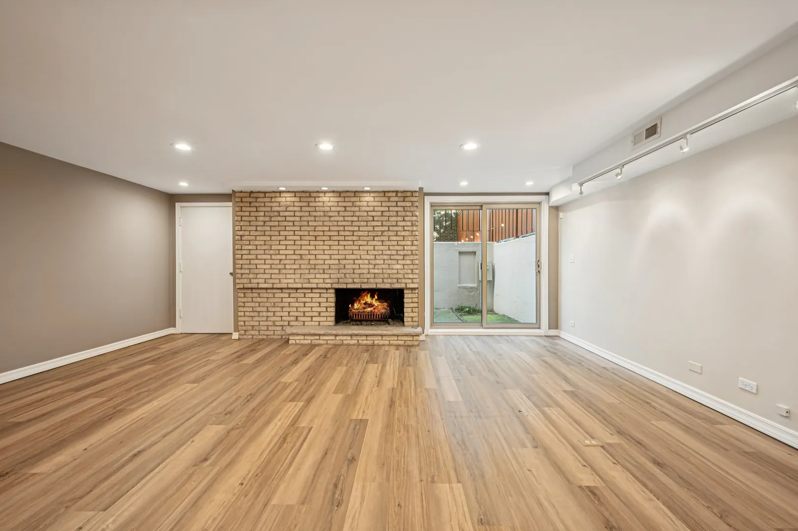 1333 N Sandburg Terrace IL
