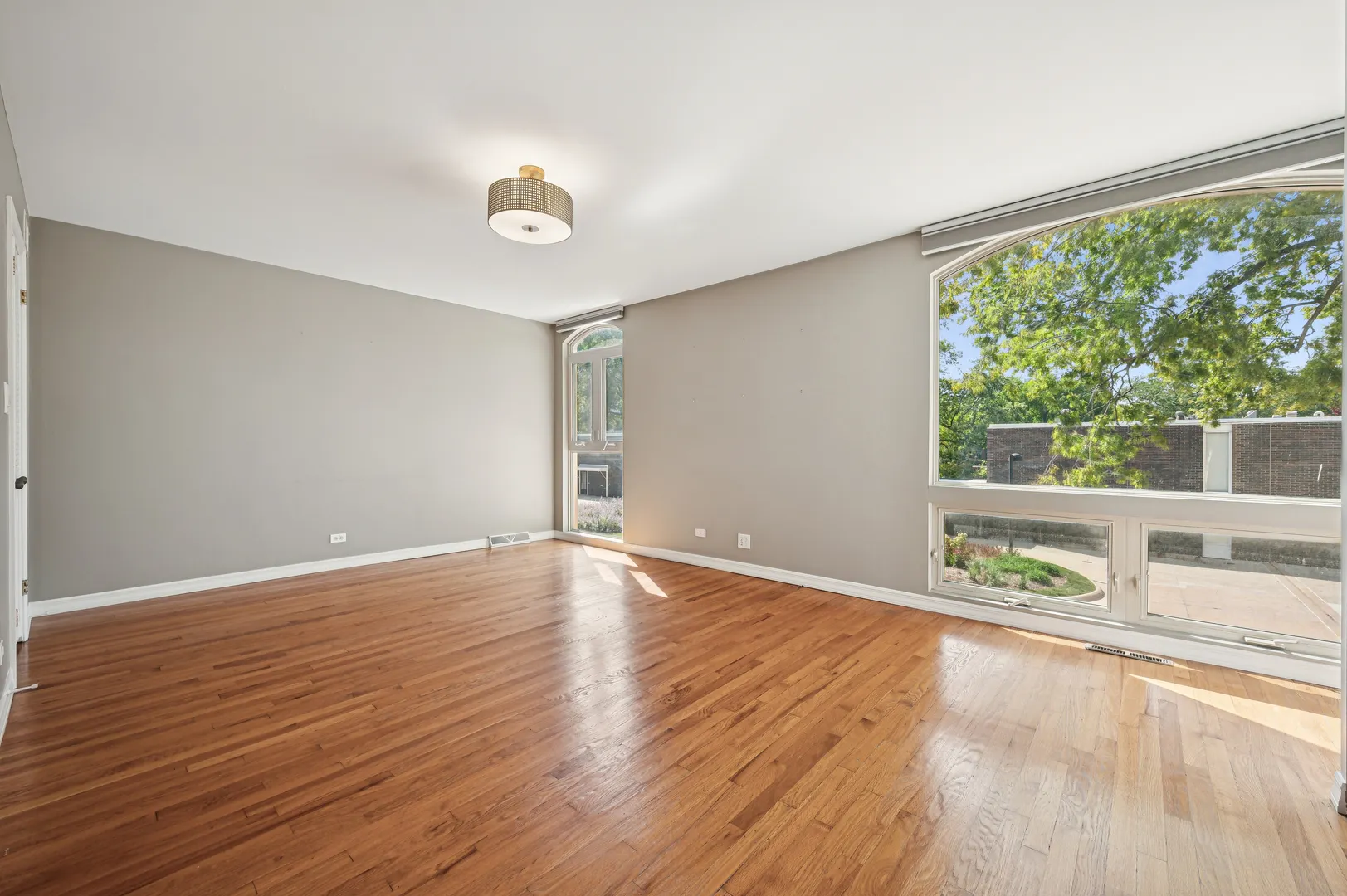 1333 N Sandburg Terrace IL