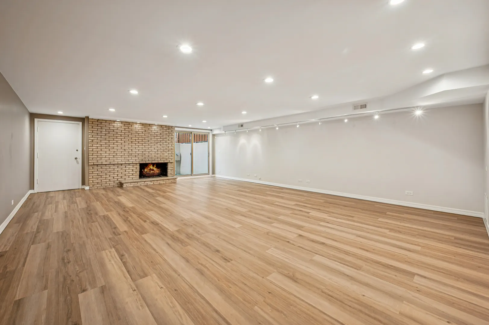 1333 N Sandburg Terrace IL