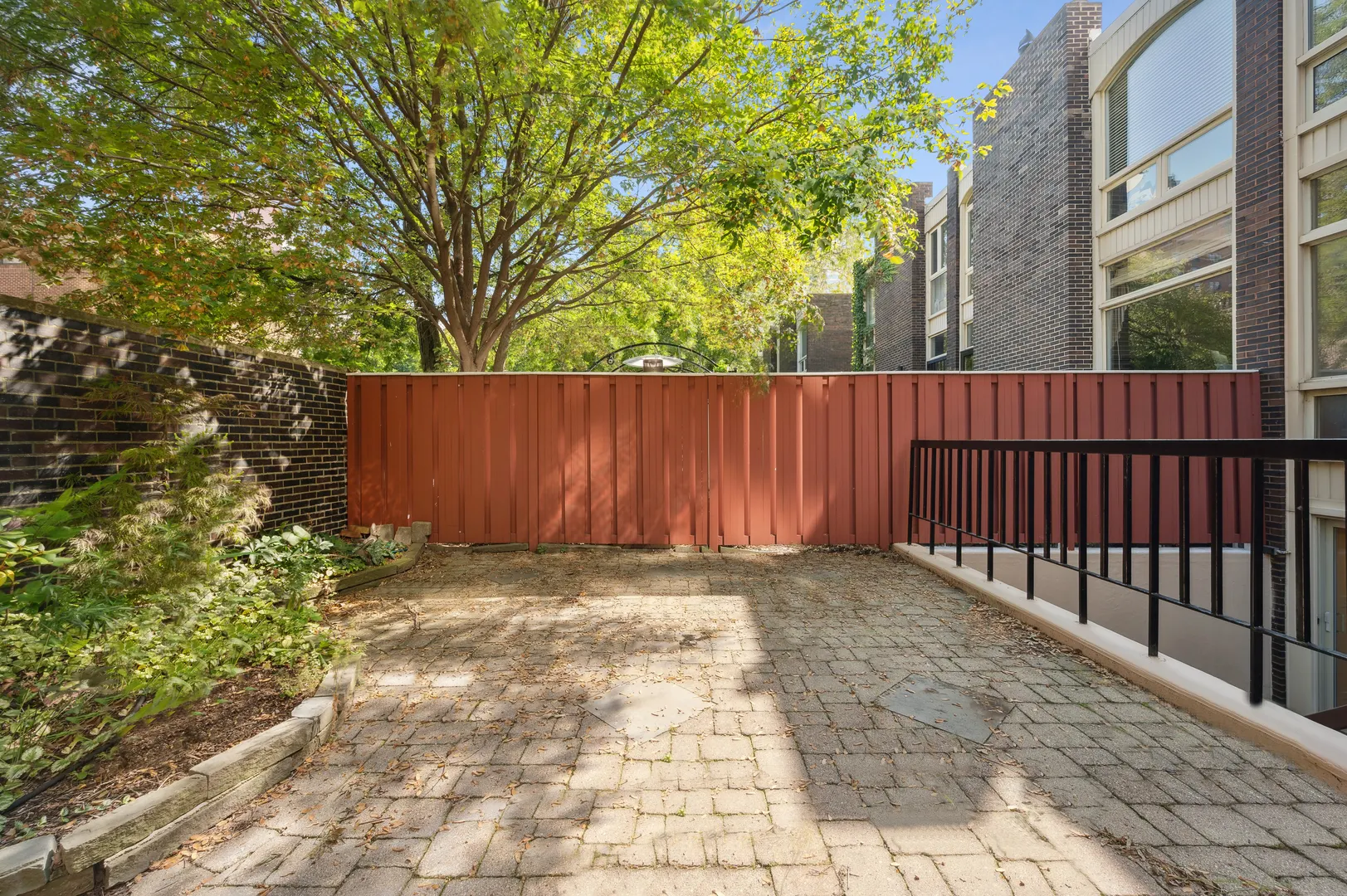 1333 N Sandburg Terrace IL