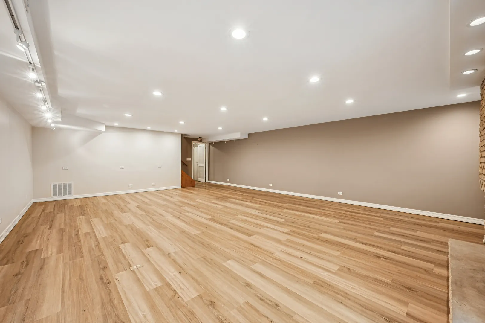 1333 N Sandburg Terrace IL