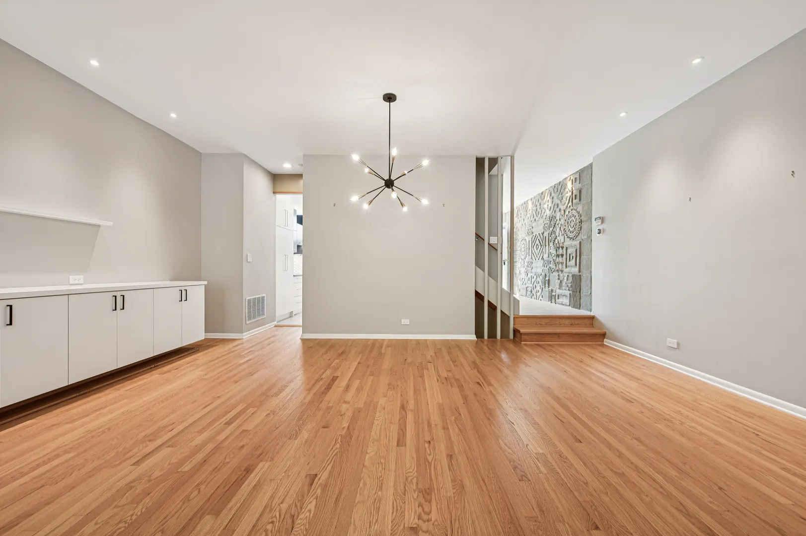 1333 N Sandburg Terrace IL