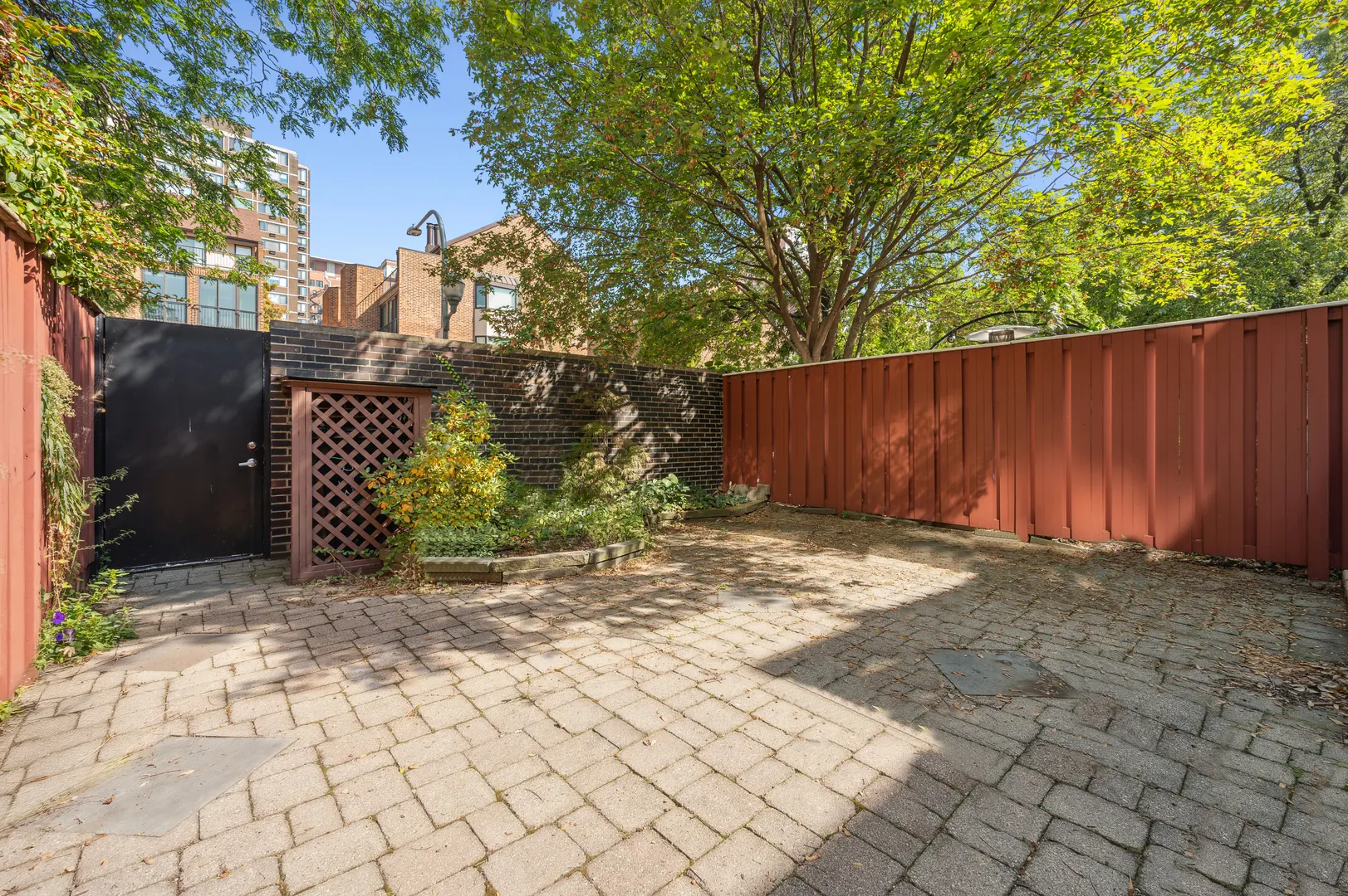 1333 N Sandburg Terrace IL