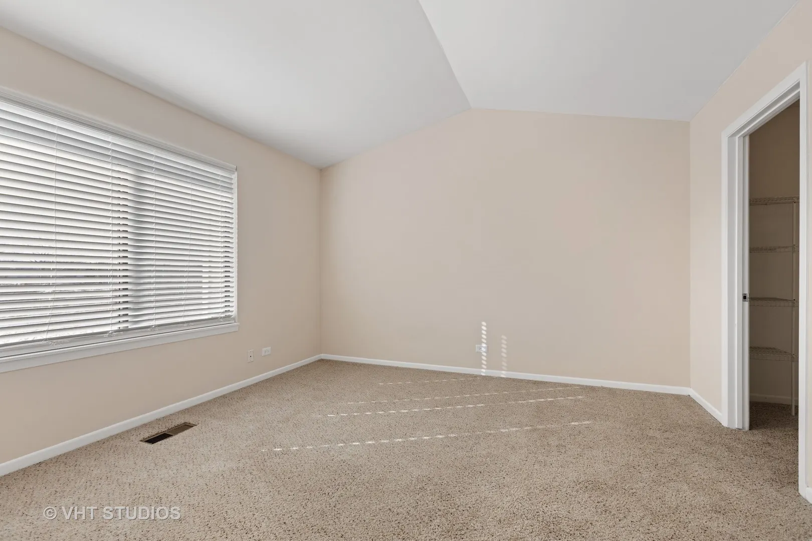 1507 Westminster Drive 105 IL