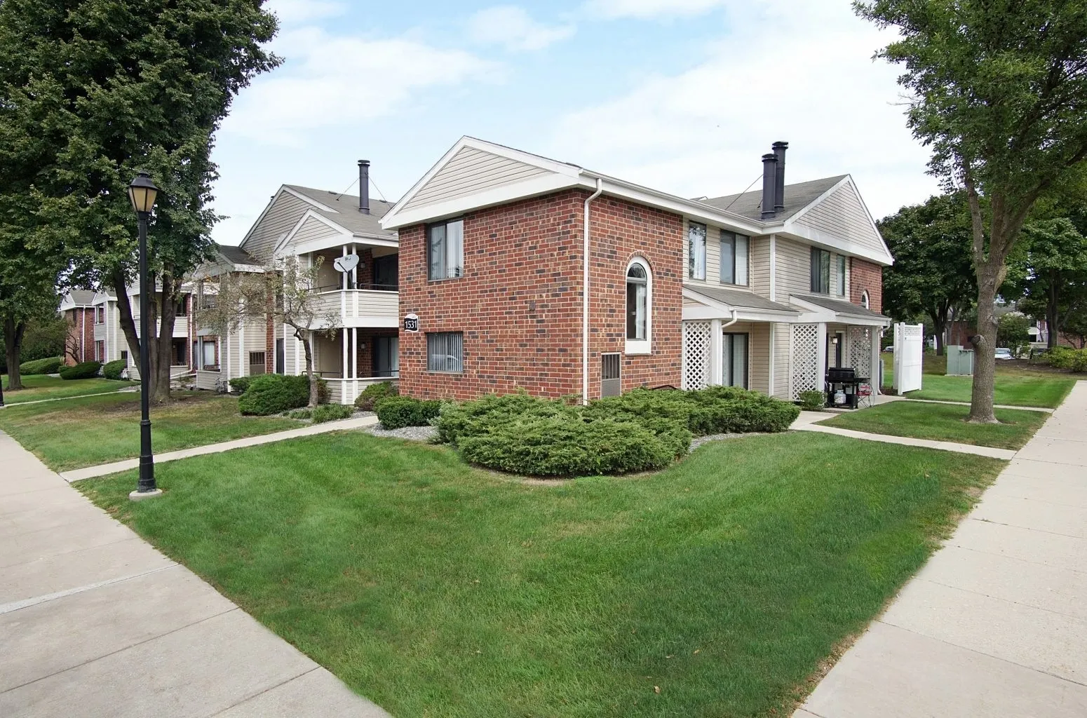 1507 Westminster Drive 105 IL