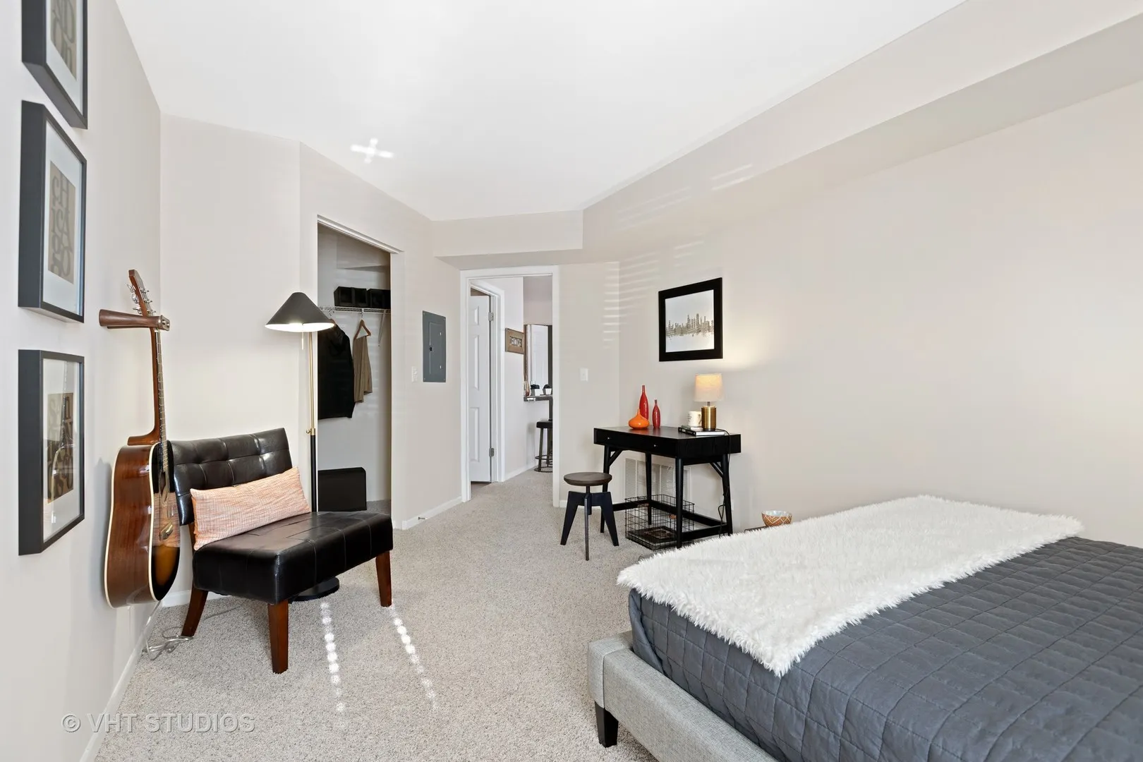 1507 Westminster Drive 105 IL
