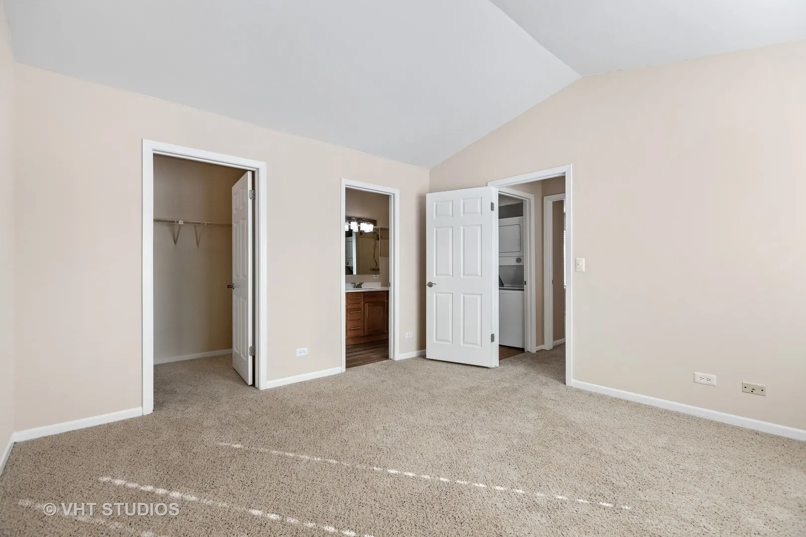 1507 Westminster Drive 105 IL