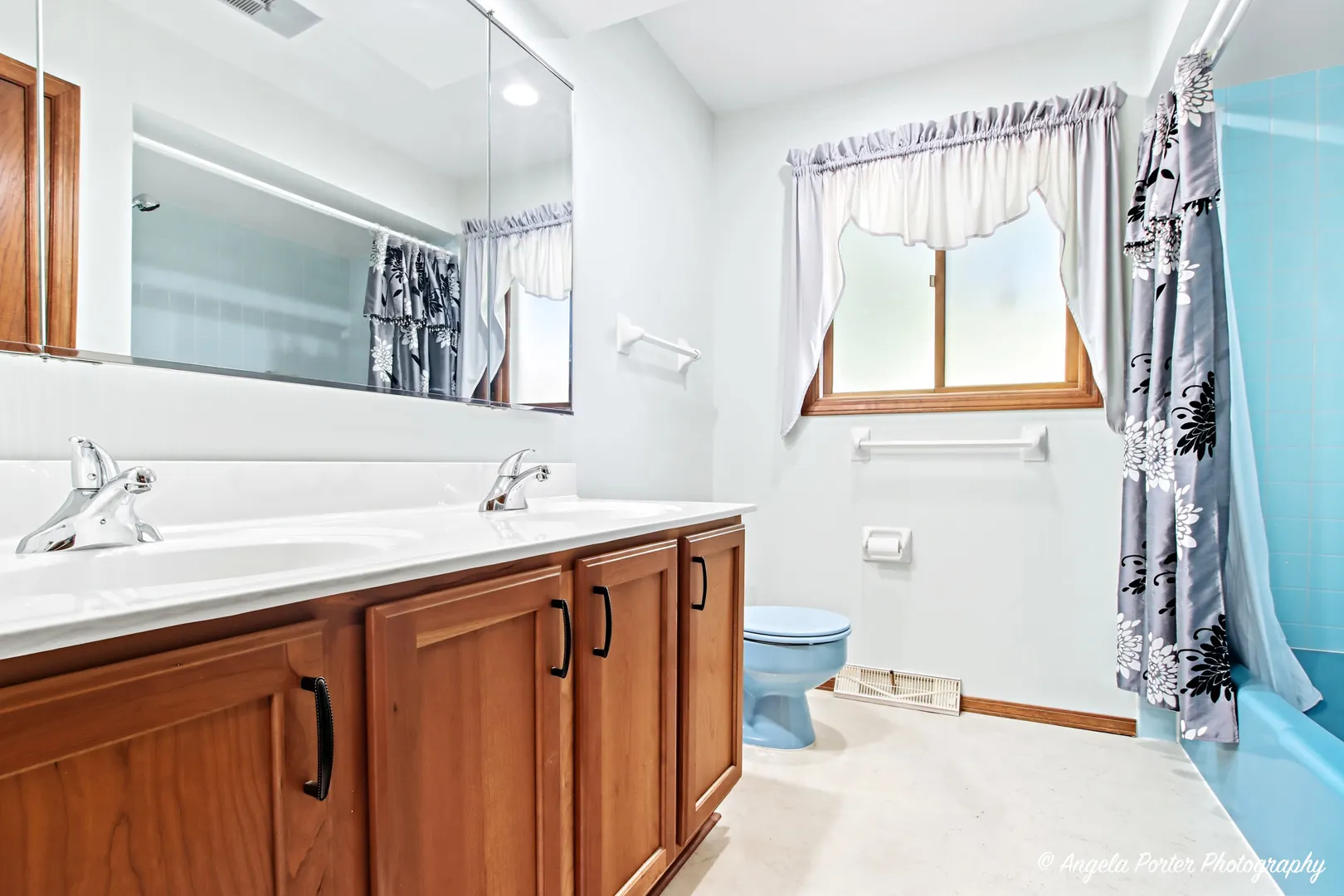 578 Pine Grove Avenue IL