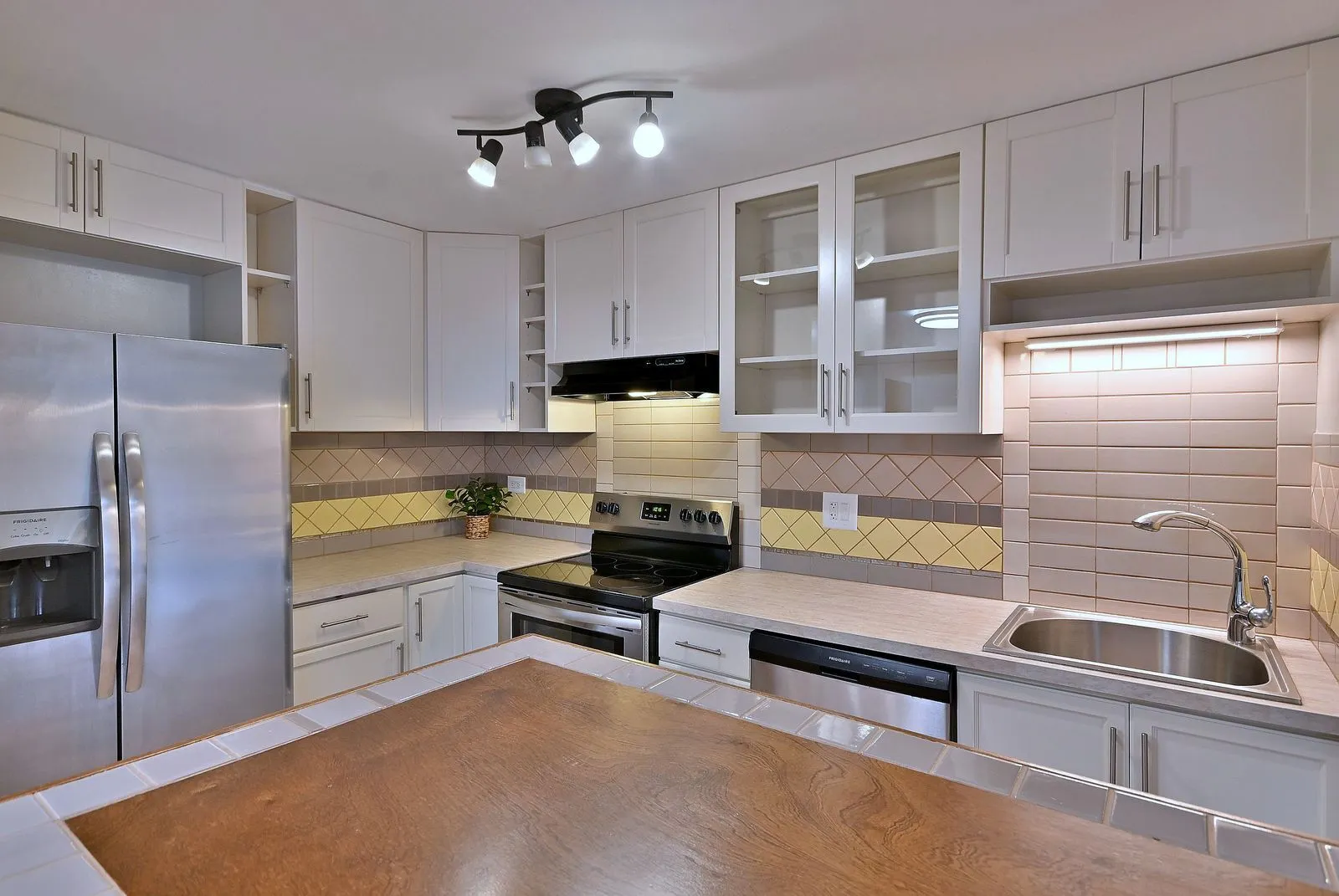 842 E Old Willow Road 107 IL