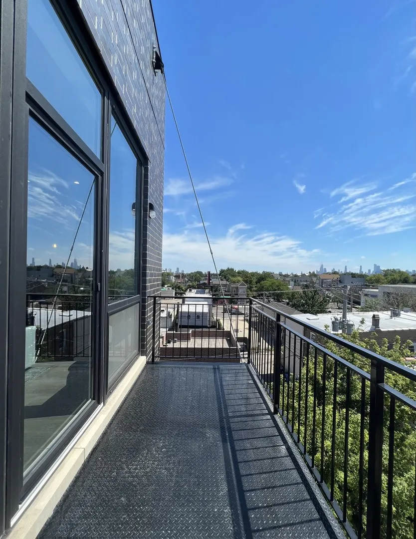 2423 W Fullerton Avenue 4G IL