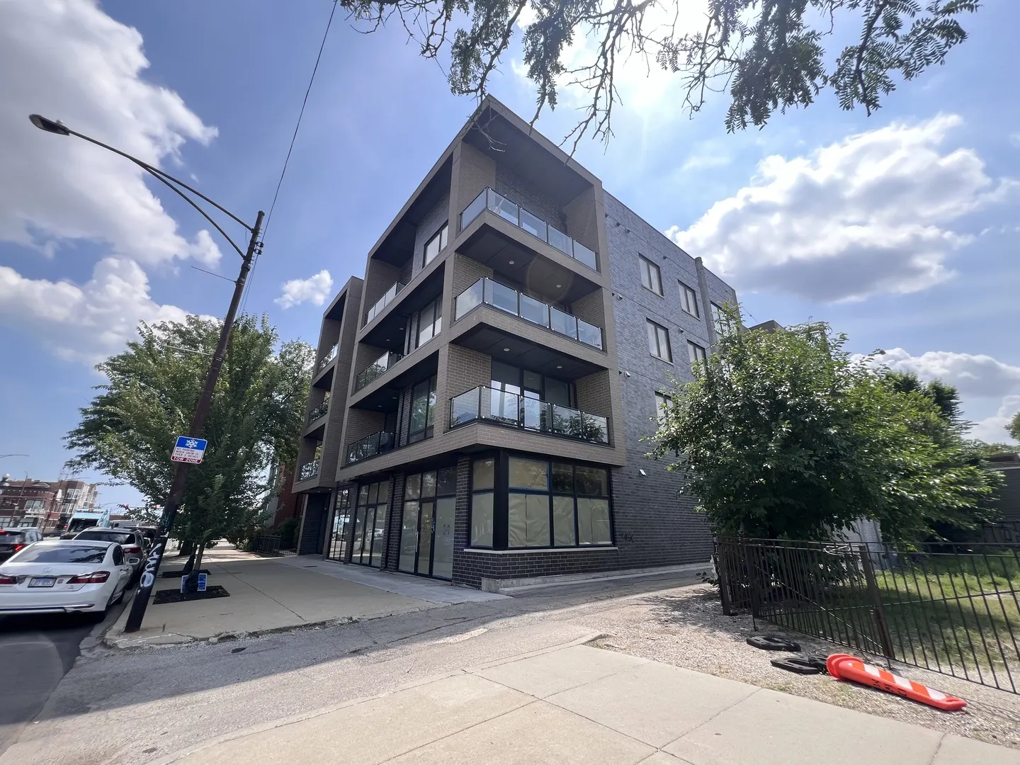 2423 W Fullerton Avenue 4G IL