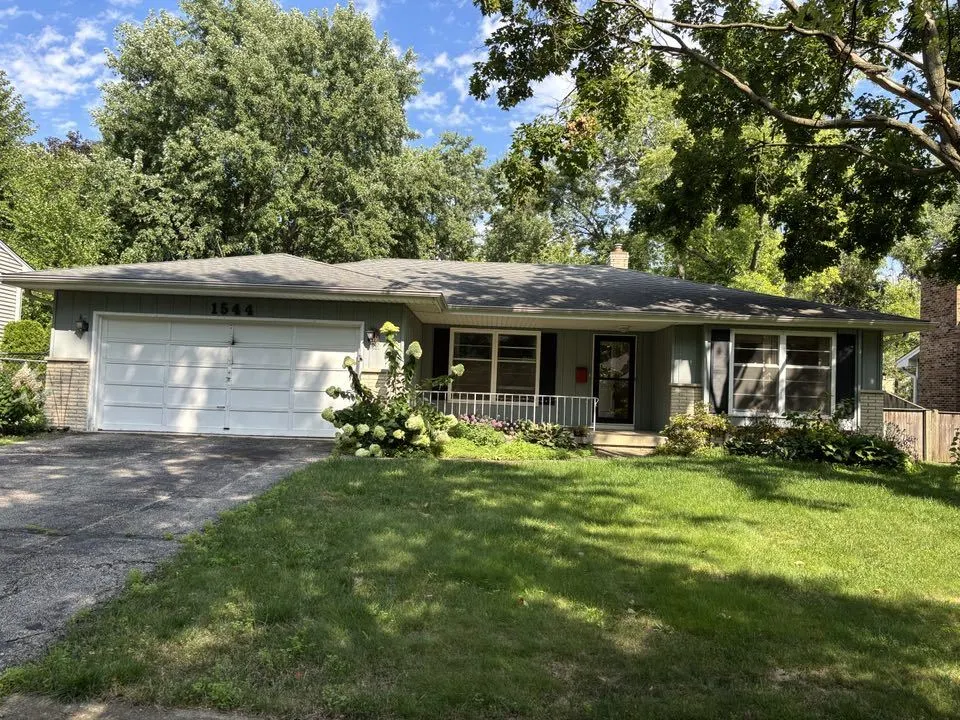 1544 Towhee Lane IL
