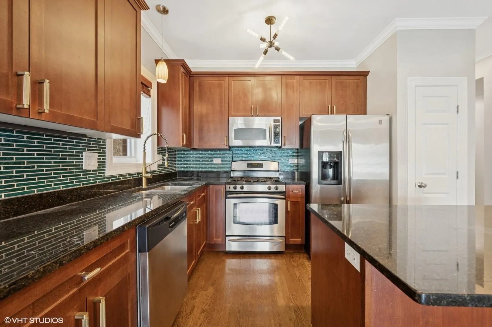 2461 W Foster Avenue 2E IL