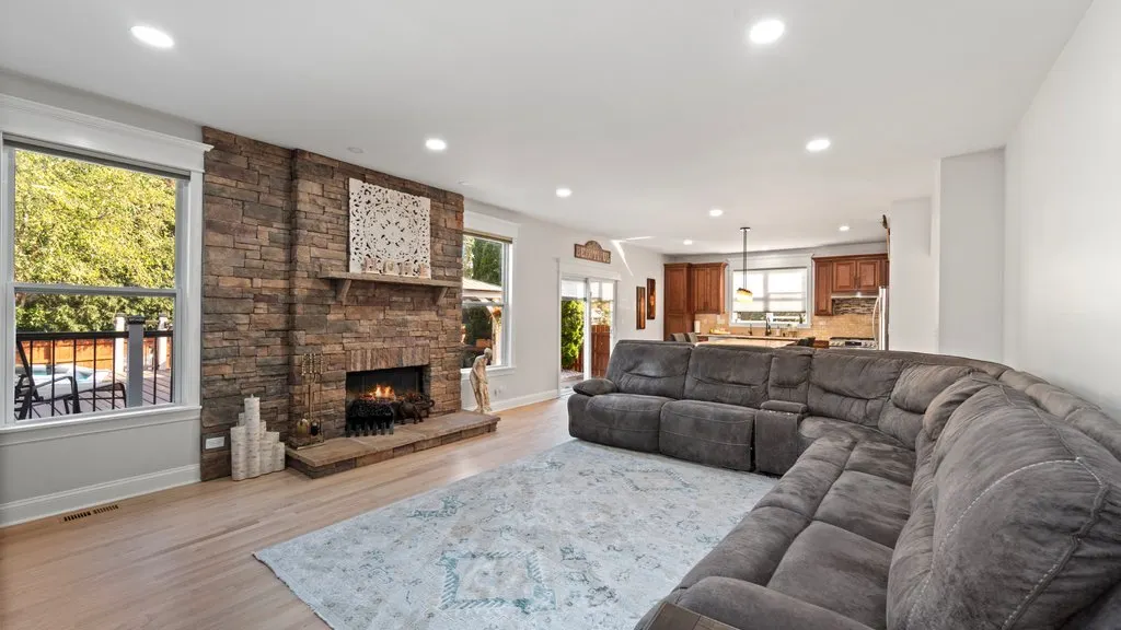 230 Liszka Lane IL