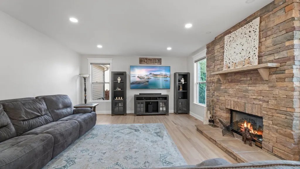 230 Liszka Lane IL