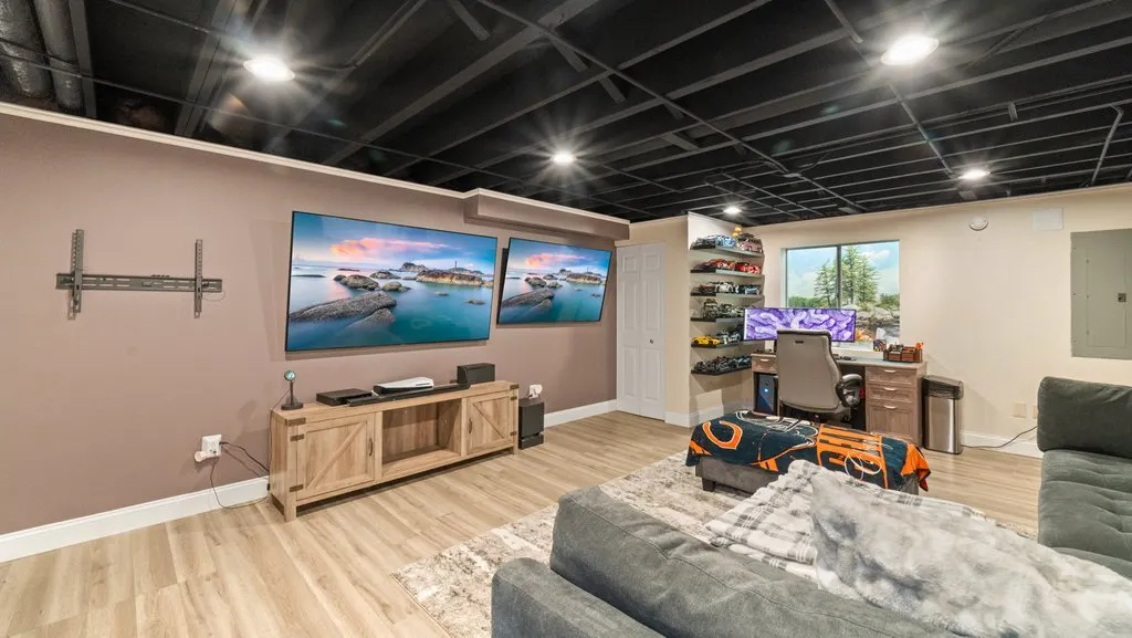 230 Liszka Lane IL
