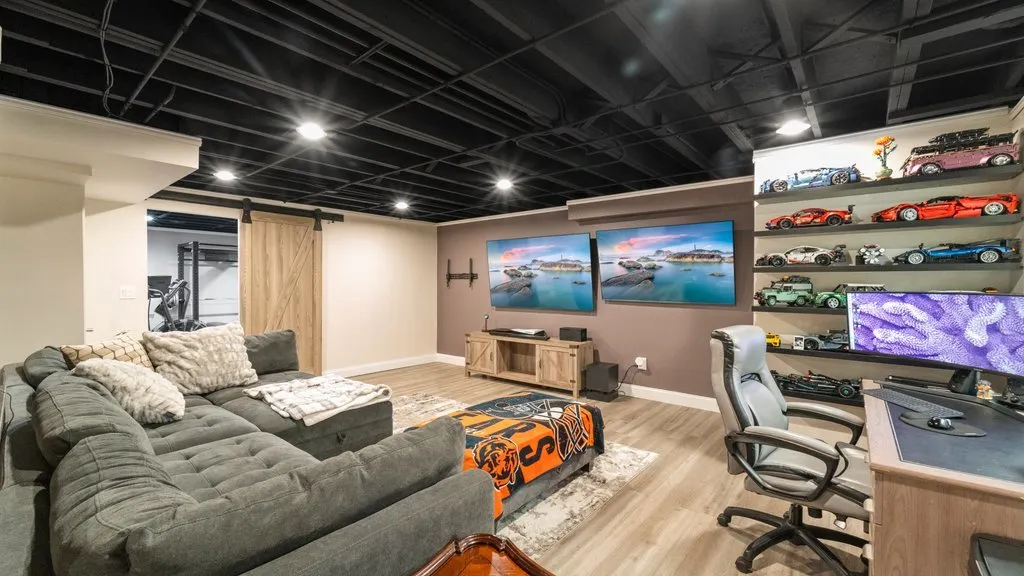 230 Liszka Lane IL