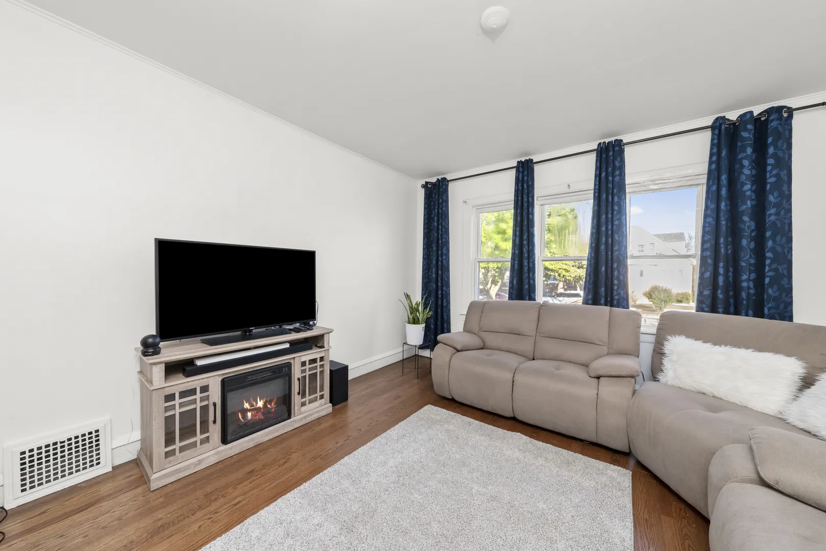 2328 N Normandy Avenue IL