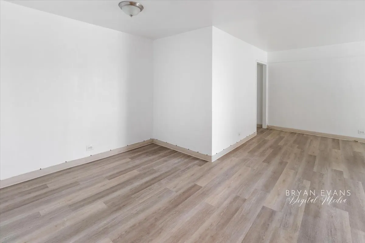 7337 S South Shore Drive 307 IL