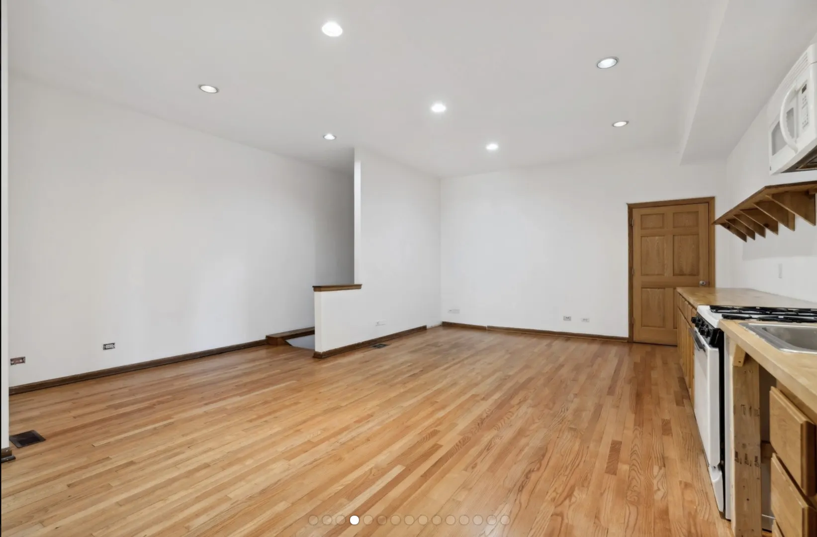 3043 N Ashland Avenue Store IL