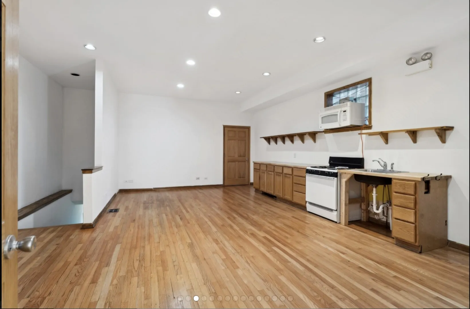 3043 N Ashland Avenue Store IL