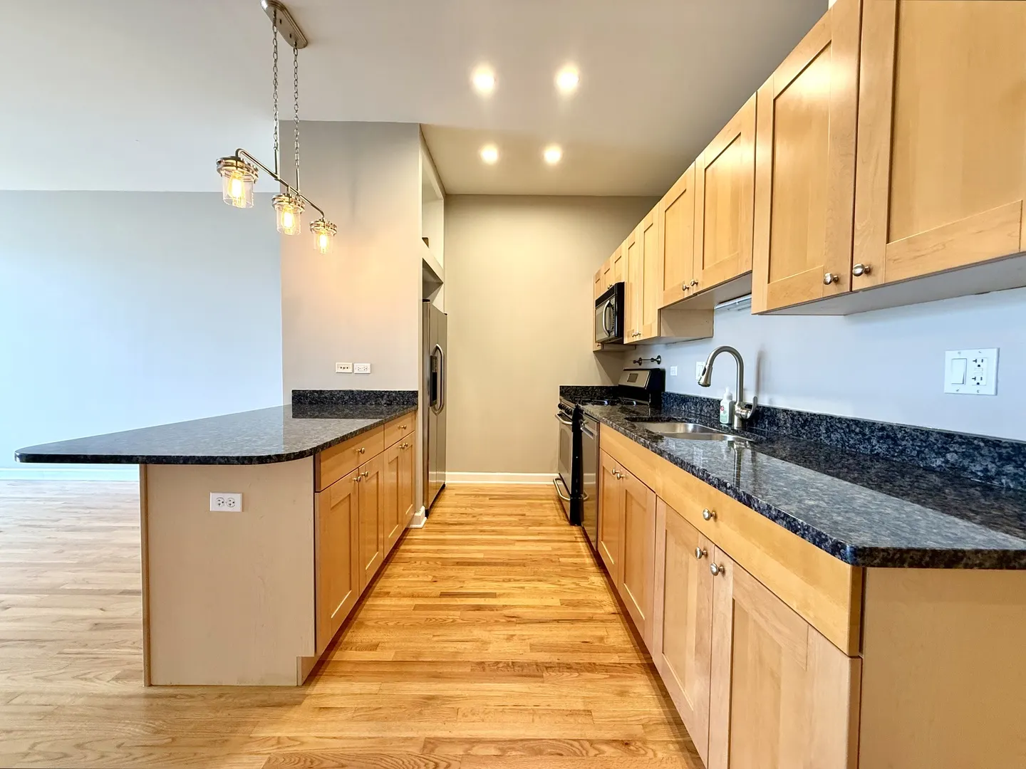 837 S Western Avenue 407 IL