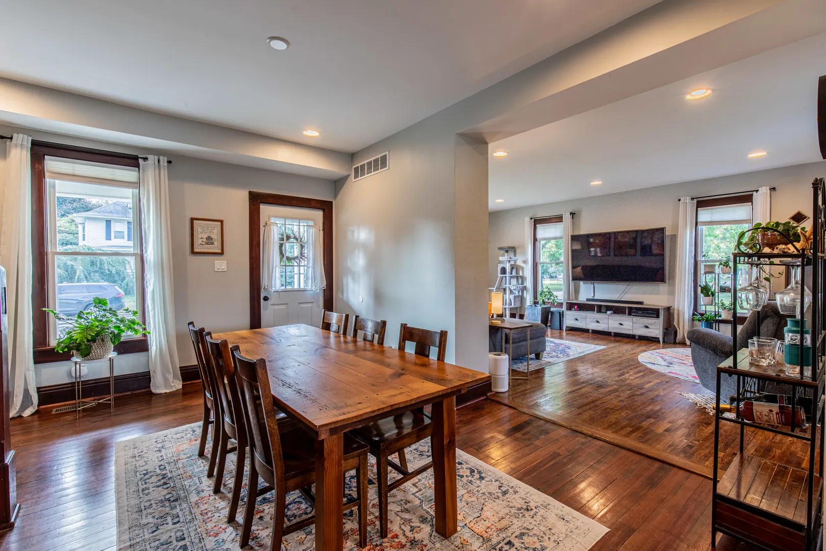 823 W Central Avenue IL
