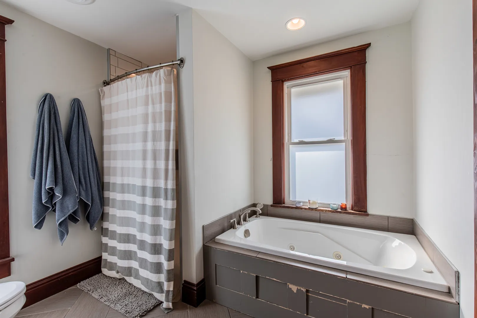 823 W Central Avenue IL