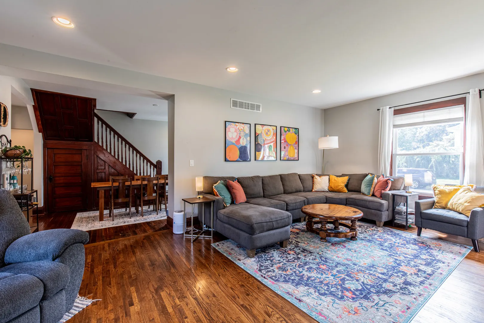 823 W Central Avenue IL