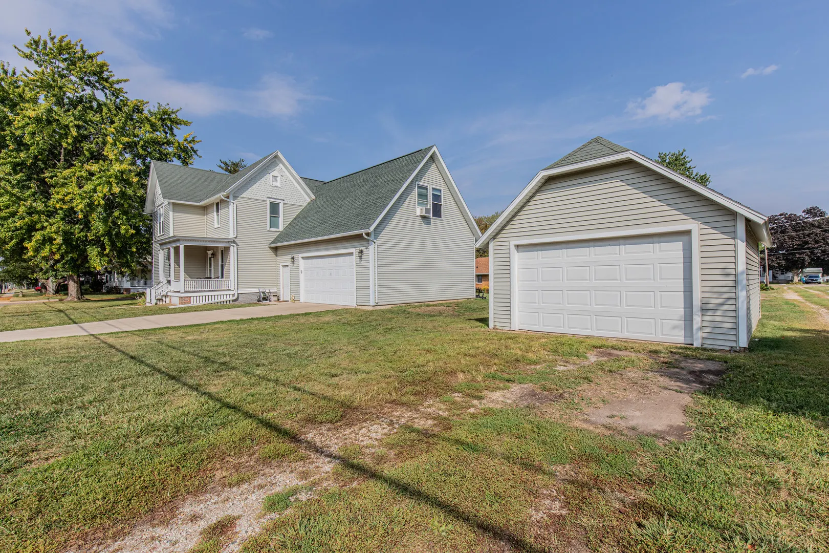 823 W Central Avenue IL