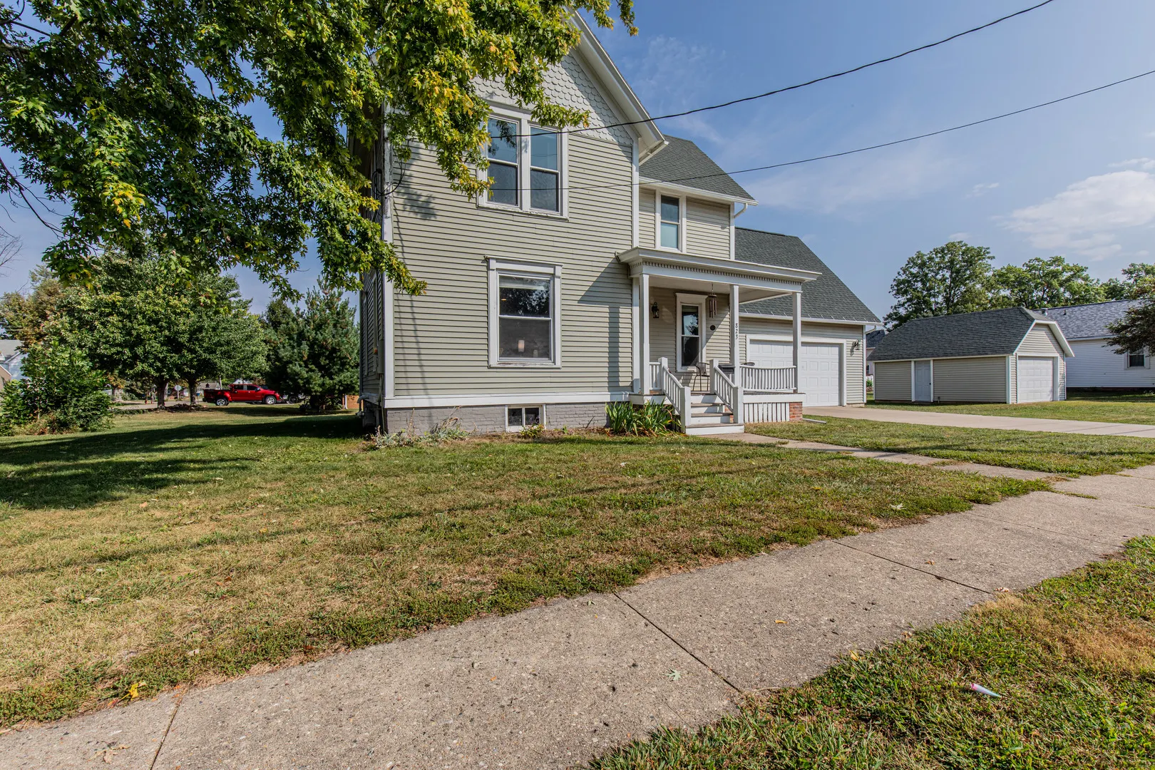 823 W Central Avenue IL