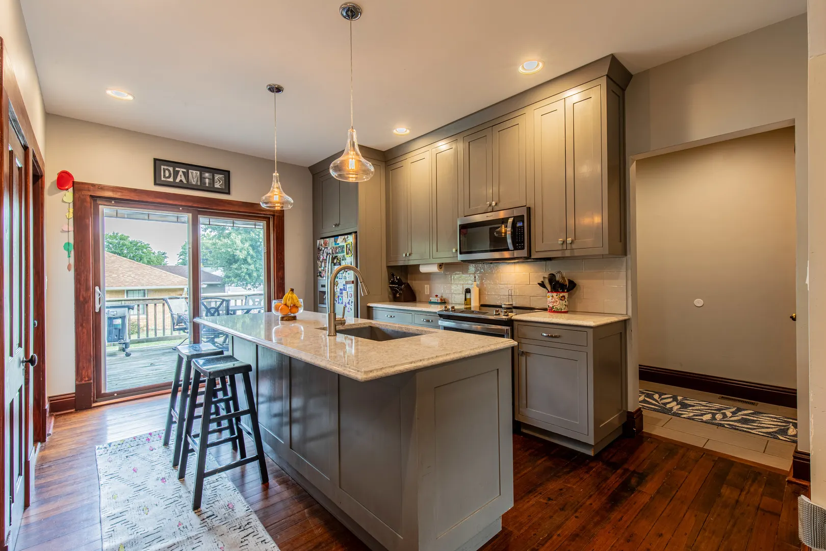 823 W Central Avenue IL