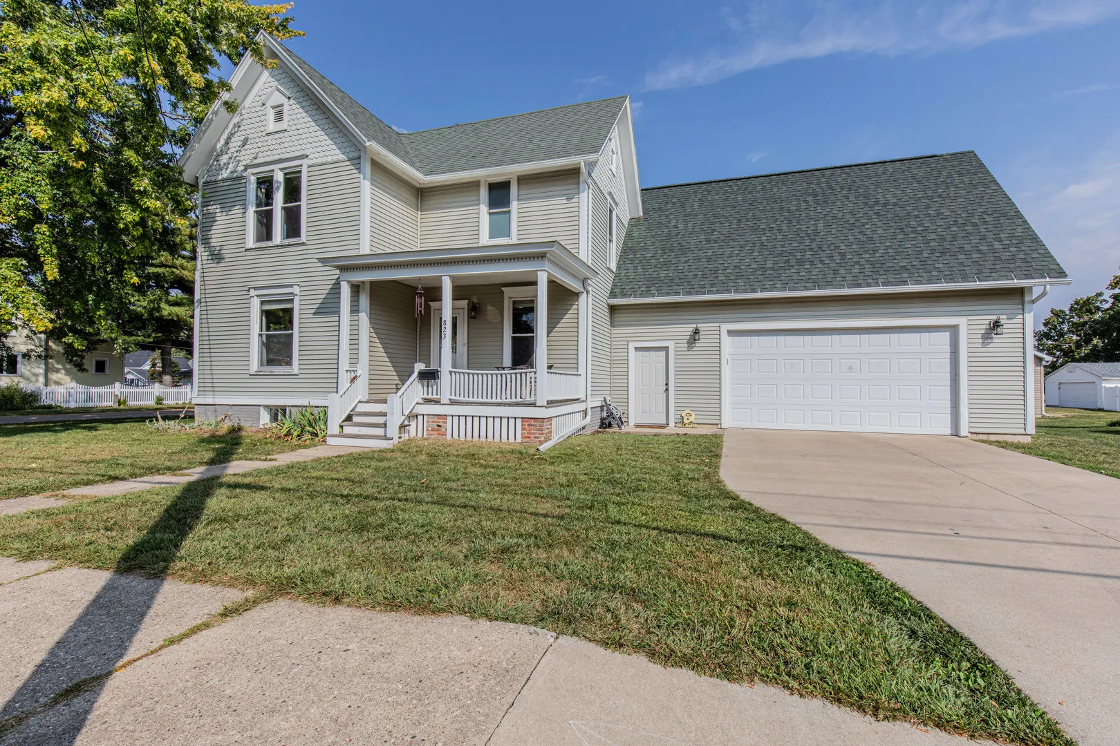 823 W Central Avenue IL