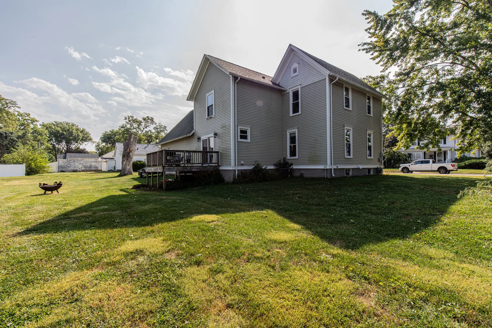 823 W Central Avenue IL