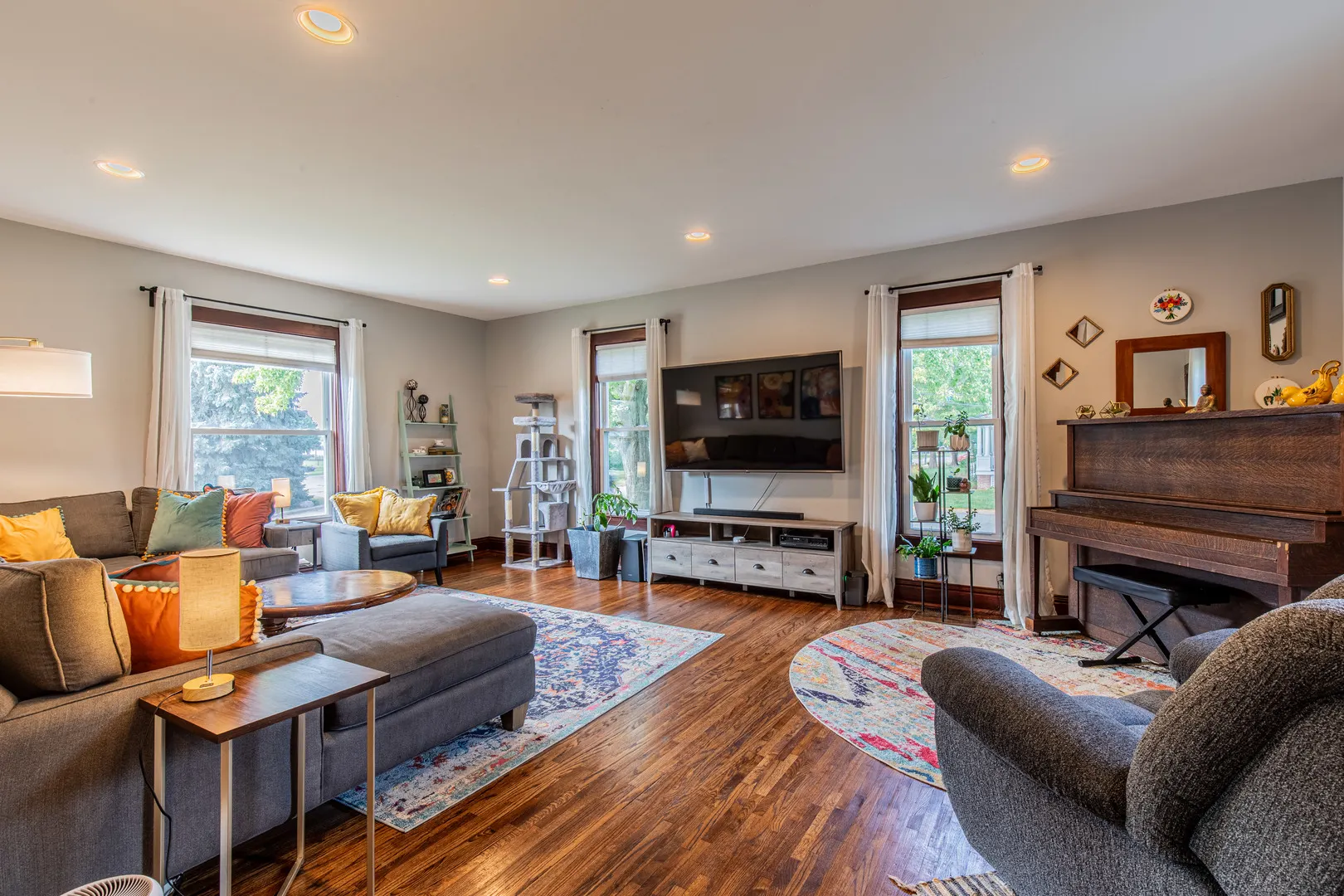 823 W Central Avenue IL