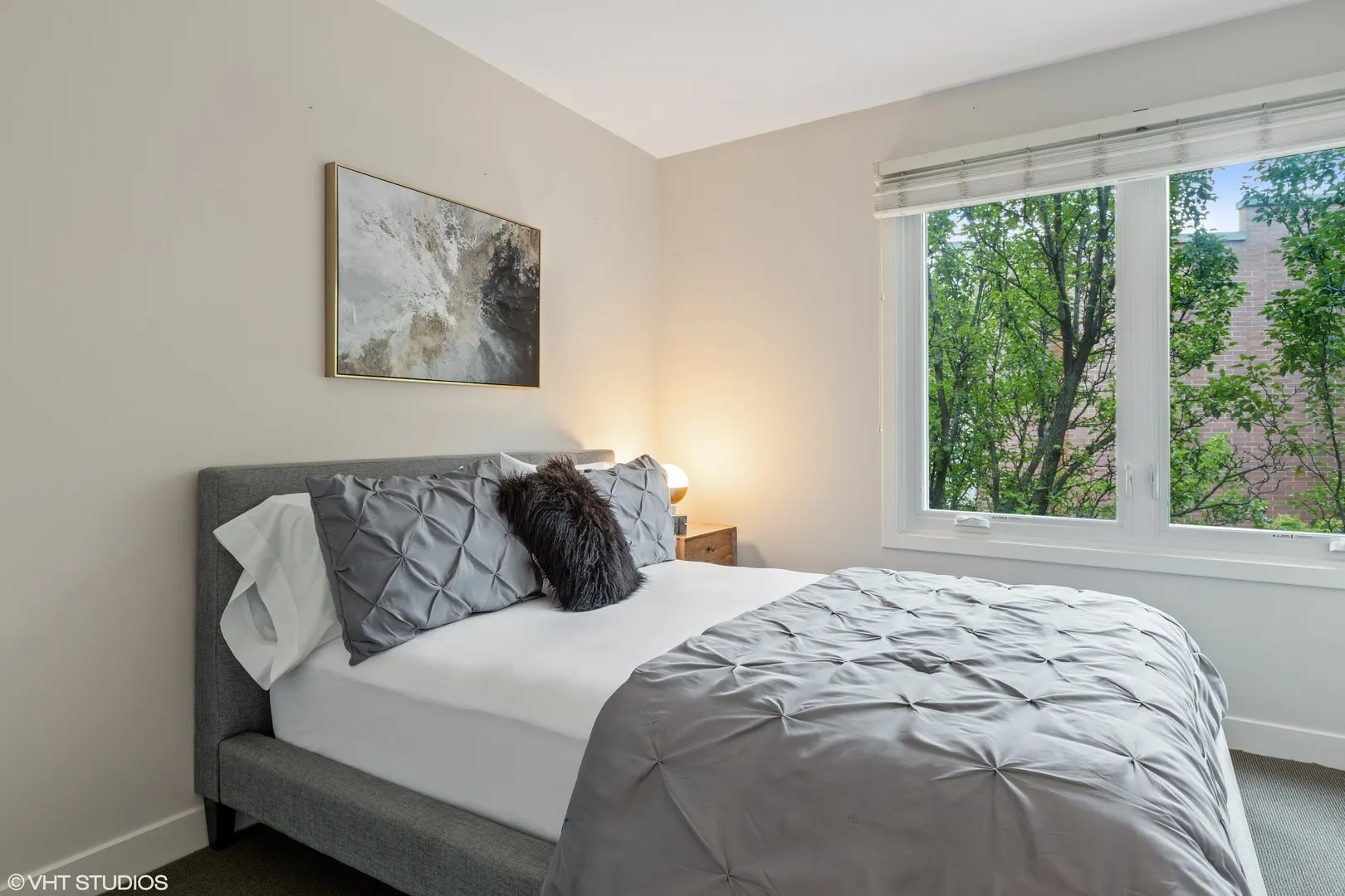2675 N Greenview Avenue C IL